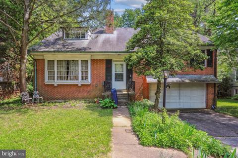 5529 Surrey St, Chevy Chase, MD 20815