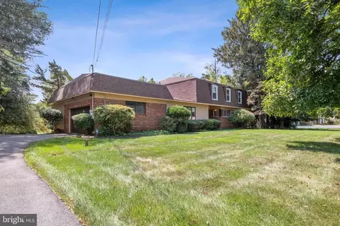 401 Quaint Acres Dr, Silver Spring, MD 20904 photo 2