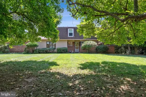 401 Quaint Acres Dr, Silver Spring, MD 20904 photo 3