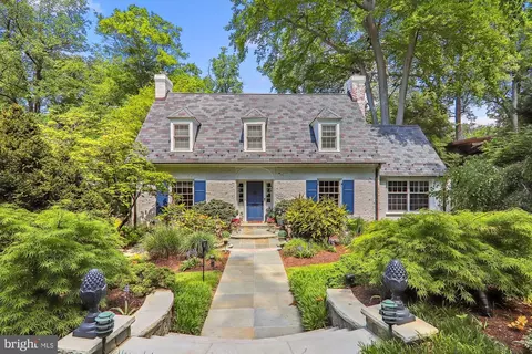 2721 Daniel Rd, Chevy Chase, MD 20815