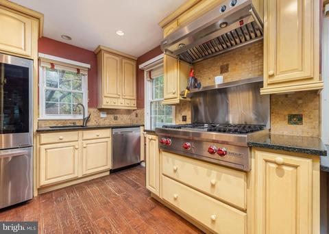 9902 Sutherland Rd, Silver Spring, MD 20901 photo 8