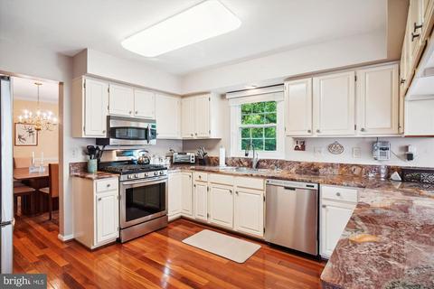 604 Avon Square Ct, Silver Spring, MD 20905 photo 6