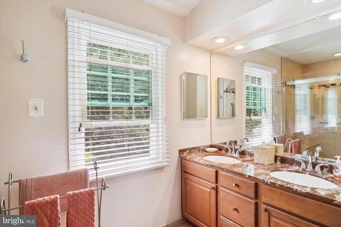 604 Avon Square Ct, Silver Spring, MD 20905 photo 15