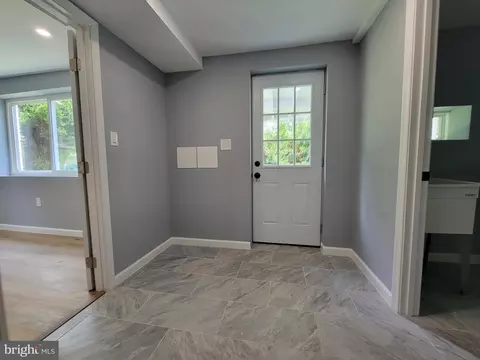 8825 Lanier Dr, Silver Spring, MD 20910 photo 48