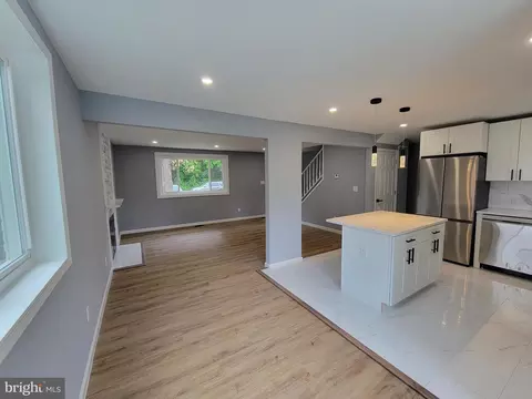 8825 Lanier Dr, Silver Spring, MD 20910 photo 7