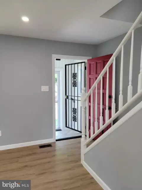 8825 Lanier Dr, Silver Spring, MD 20910 photo 5