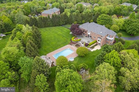 12616 Tribunal Ln, Potomac, MD 20854