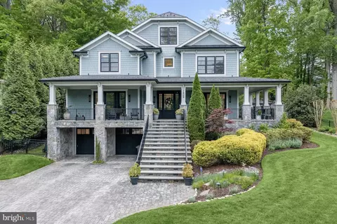 7409 Helmsdale Rd, Bethesda, MD 20817