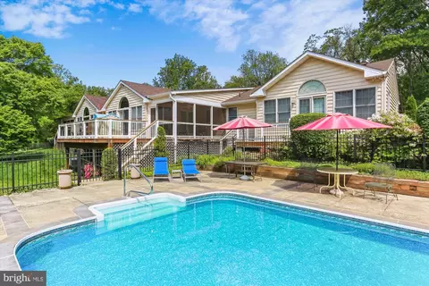 5806 Dimes Rd, Rockville, MD 20855