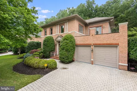 8005 Summer Mill Ct, Bethesda, MD 20817