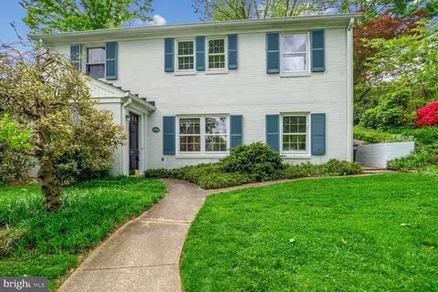 4910 Flint Dr, Bethesda, MD 20816