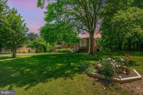 8216 Seneca View Dr, Gaithersburg, MD 20882