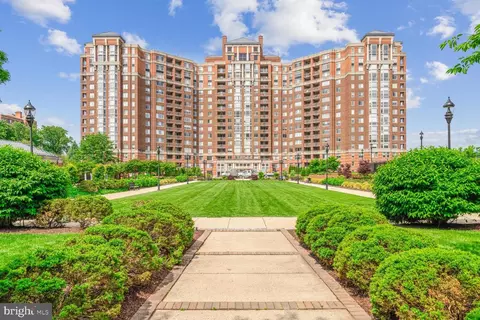 5809 Nicholson #204, Rockville, MD 20852