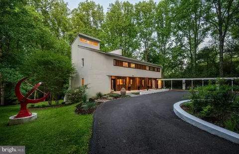 11845 Beekman Pl, Potomac, MD 20854