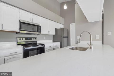 2601 Camelback Ln #11, Silver Spring, MD 20906