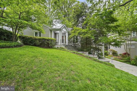 4818 Essex Ave, Chevy Chase, MD 20815