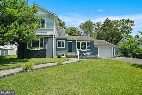 8511 Rayburn Rd, Bethesda, MD 20817