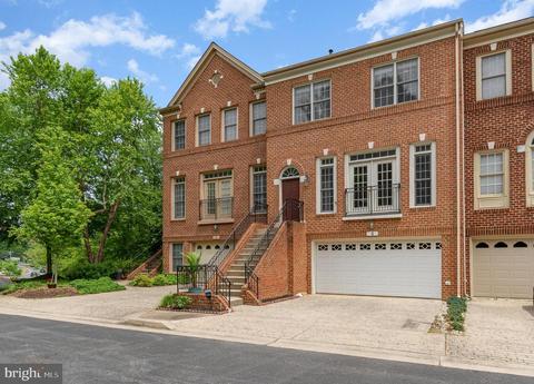 6 Crofton Hill Ct, Rockville, MD 20850