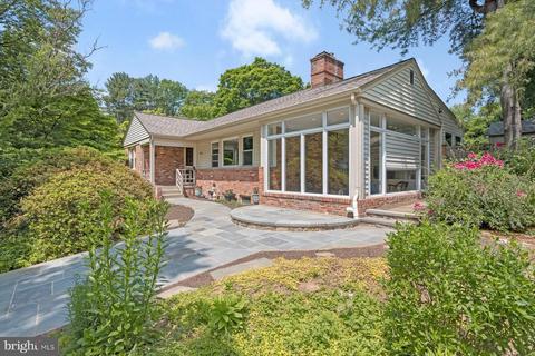 5631 Knollwood Rd, Bethesda, MD 20816