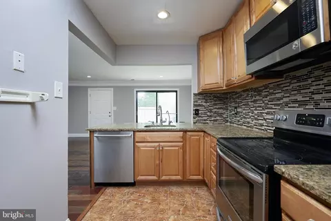 9853 Brookridge Ct, Montgomery Village, MD 20886