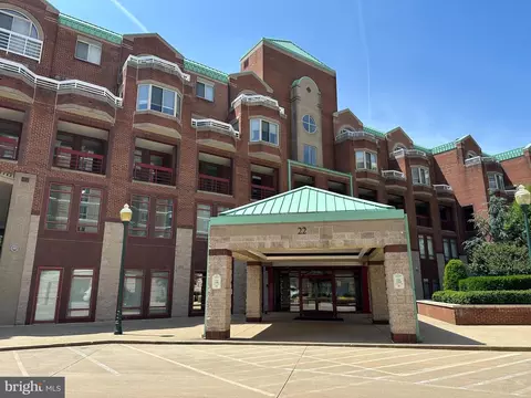 22 Courthouse Sq #22-411, Rockville, MD 20850