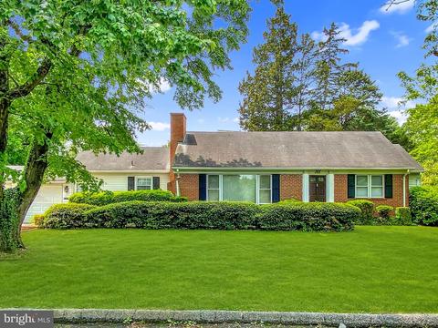 6700 Wilson Ln, Bethesda, MD 20817
