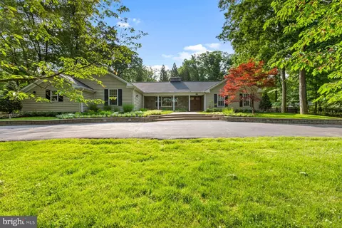 16111 Sycamore Ln, Rockville, MD 20853