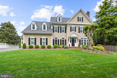6 Purcell Ct, Potomac, MD 20854