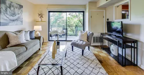 7611 Maple Ave #502, Takoma Park, MD 20912
