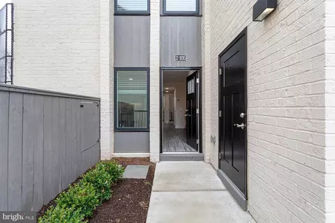 19500 Village Walk Dr #1-204, Montgomery Village, MD 20886