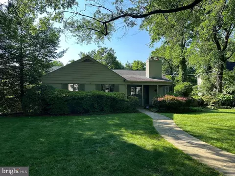 8804 Kensington Pkwy, Chevy Chase, MD 20815