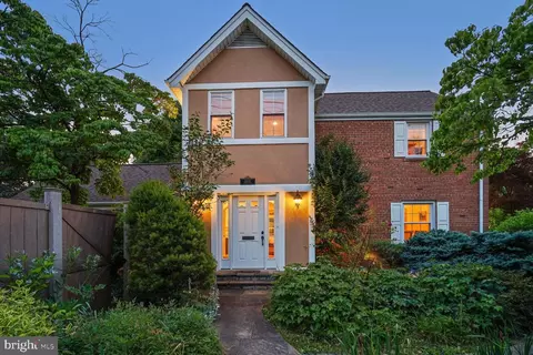 10114 Cedar Ln, Kensington, MD 20895