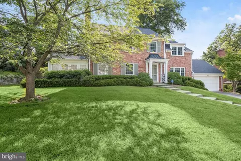 4809 Scarsdale Rd, Bethesda, MD 20816