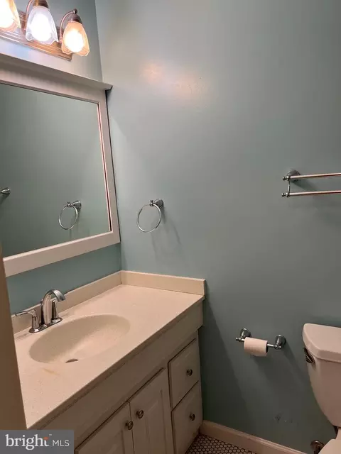 204 Pewter Ln, Silver Spring, MD 20905 photo 9