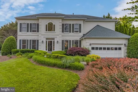 11708 Slatestone Ct, Potomac, MD 20854