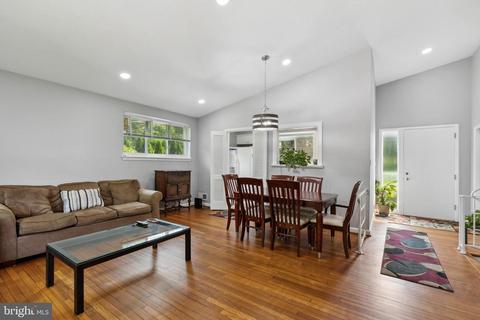 10038 Renfrew Rd, Silver Spring, MD 20901 photo 3