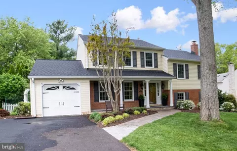 19404 Dubarry Dr, Brookeville, MD 20833