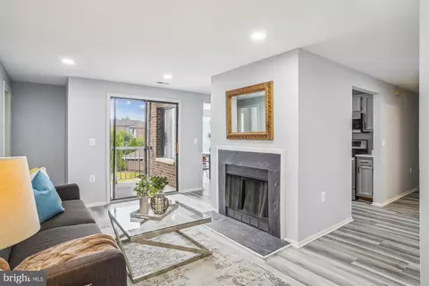 18032 Chalet Dr # 26-201, Germantown, MD 20874