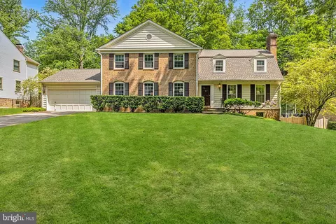 8009 Hackamore Dr, Potomac, MD 20854