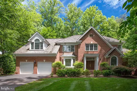 9509 Eagle Ridge Dr, Bethesda, MD 20817