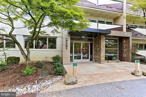 4720 Chevy Chase Dr #202, Chevy Chase, MD 20815