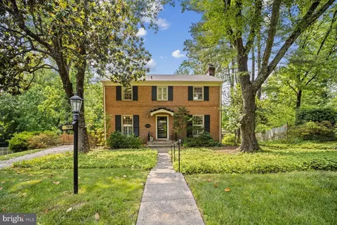 7614 Winterberry Pl, Bethesda, MD 20817