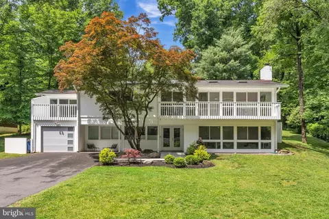 8002 Park Overlook Dr, Bethesda, MD 20817