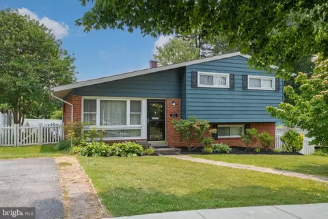 12711 Weiss St, Rockville, MD 20853