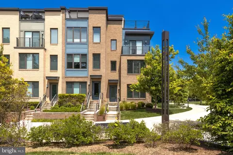 10401 Fernwood Rd, Bethesda, MD 20817