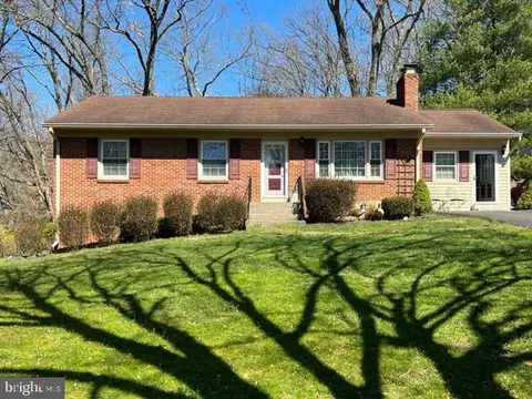 21111 Woodfield Rd, Gaithersburg, MD 20882