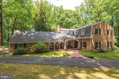 8000 Kingsgate Rd, Potomac, MD 20854