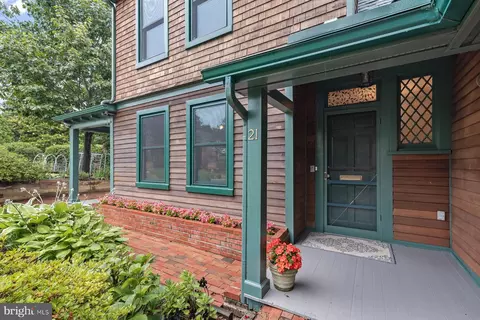 21 Vassar Cir, Glen Echo, MD 20812 photo 2