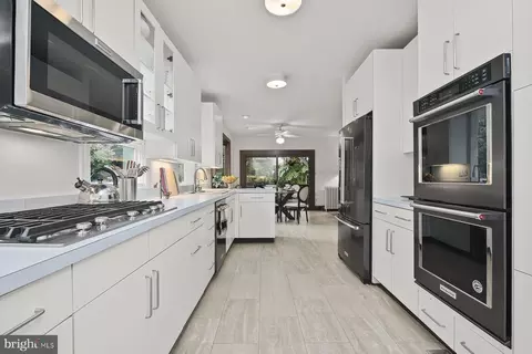 21 Vassar Cir, Glen Echo, MD 20812 photo 17