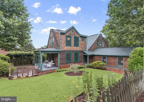 21 Vassar Cir, Glen Echo, MD 20812 photo 3